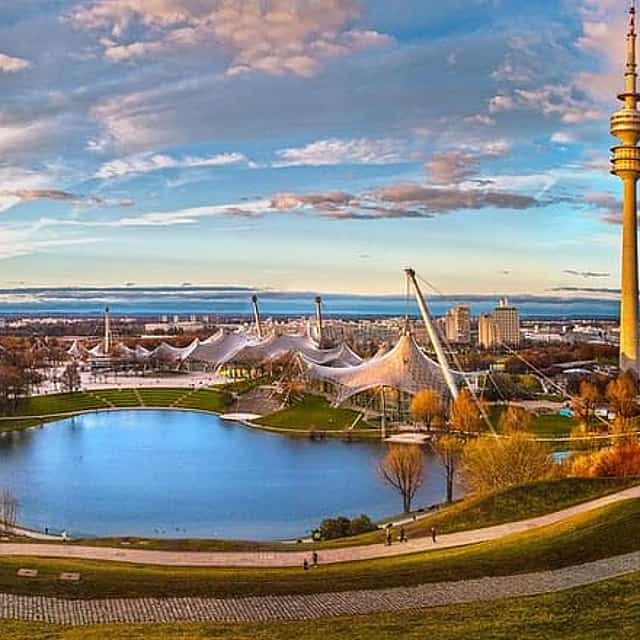 Private transfer from Nuremberg to Munich with 2h for sightseeing