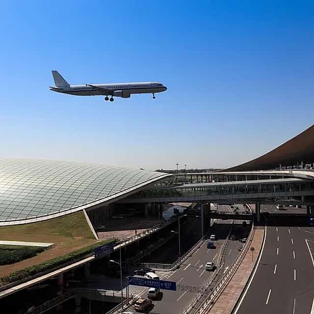 Private Transfer vom Beijing Capital International Airport (PEK) in die städtische Umgebung von Beijing mit einer Economy Limousine
