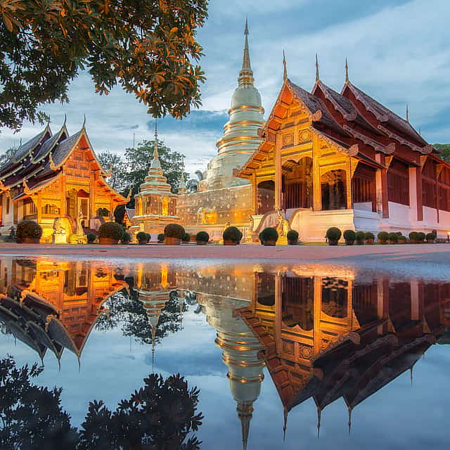 Chiang Mai - Chiang Rai: однодневный тур в Белый храм и Золотой треугольник с прогулкой на лодке.

