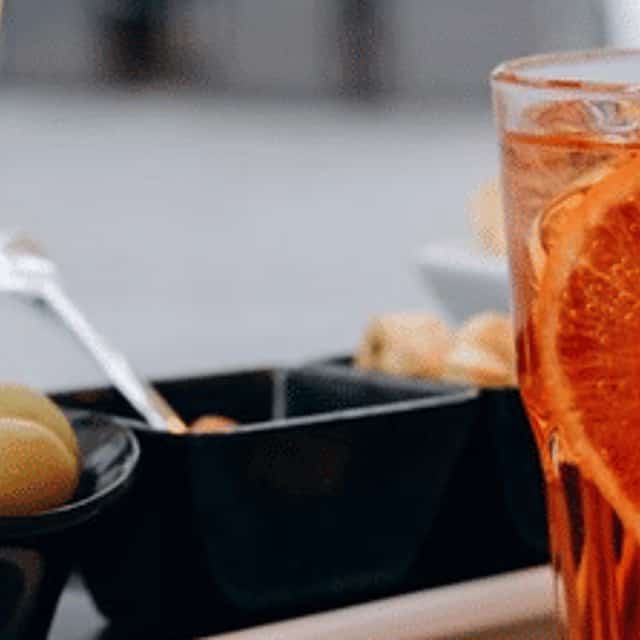 Milan Evening Tour: Aperitivo, Tram Ride & Dessert