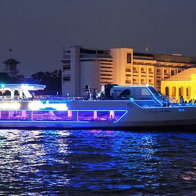 Smile Dinner Cruise Experience: Dining & Live Entertainment