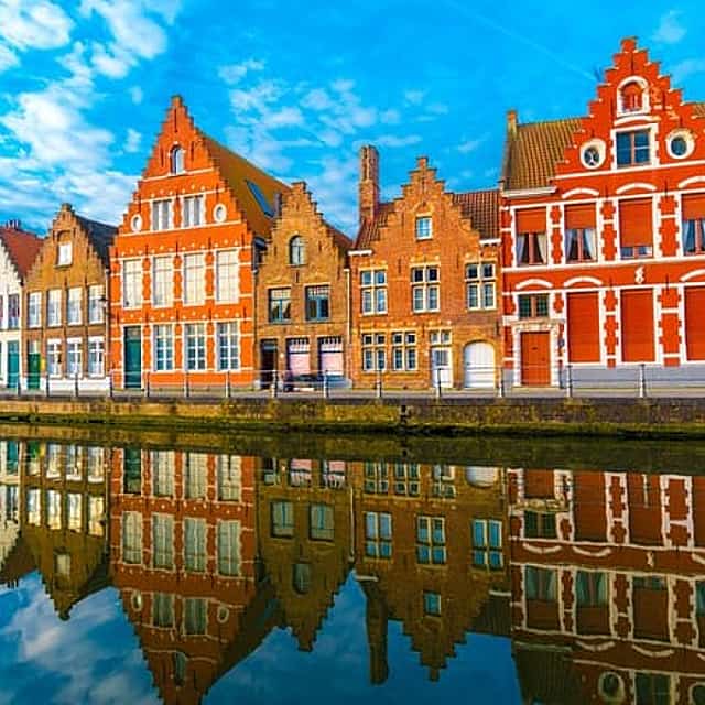 Private transfer from Amsterdam to Bruges, 2h Stop in Utrecht