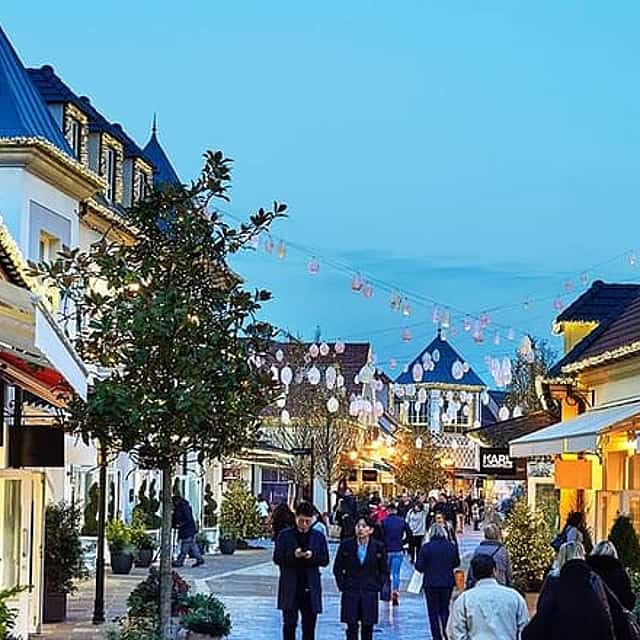 Paris Tour, Shopping, Cabaret, Lunch Cruise with BVA Transfers