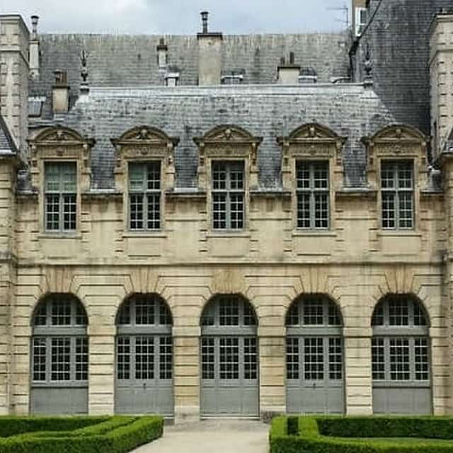 8 Hours Paris City Tour with Montparnasse, Le Marais and Moulin Rouge