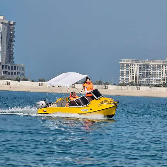 Self-Drive Boat Experience in Abu Dhabi