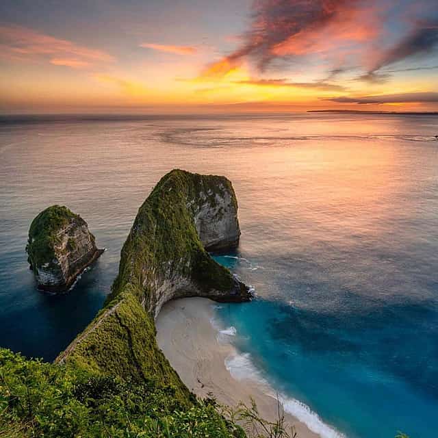 Full-day Tour to Nusa Penida
