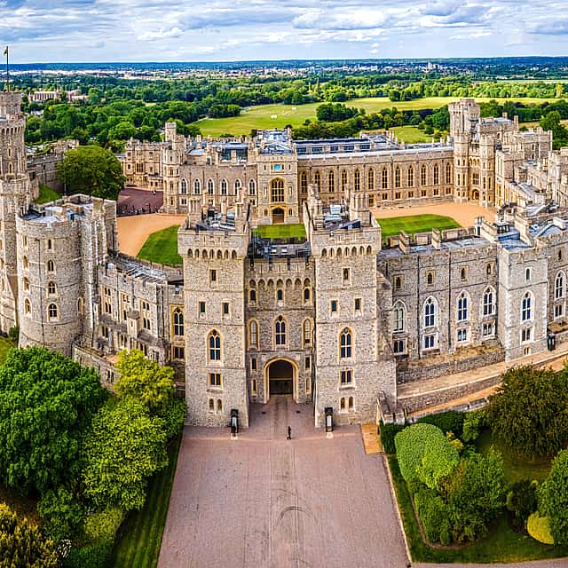 Private Full Day Tour of Windsor and Stonehenge from London