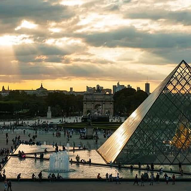 Private Paris Tour: Louvre & Versaille with CDG Airport Pickup