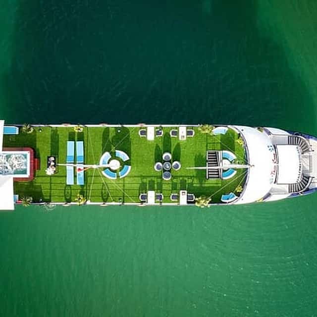 Ha Long 5 Star Cruise Day Trip: Buffet Lunch, Jacuzzi & Limousine