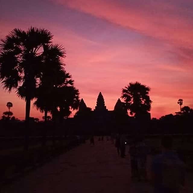 3-Day Private Tour: Angkor Wat Sunrise, Banteay Srei & Lake
