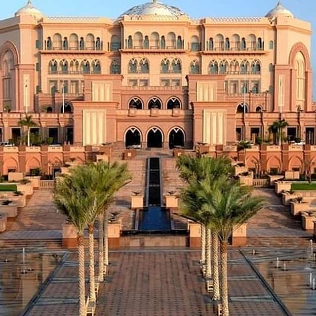 Abu Dhabi Sightseeing Tour from Dubai