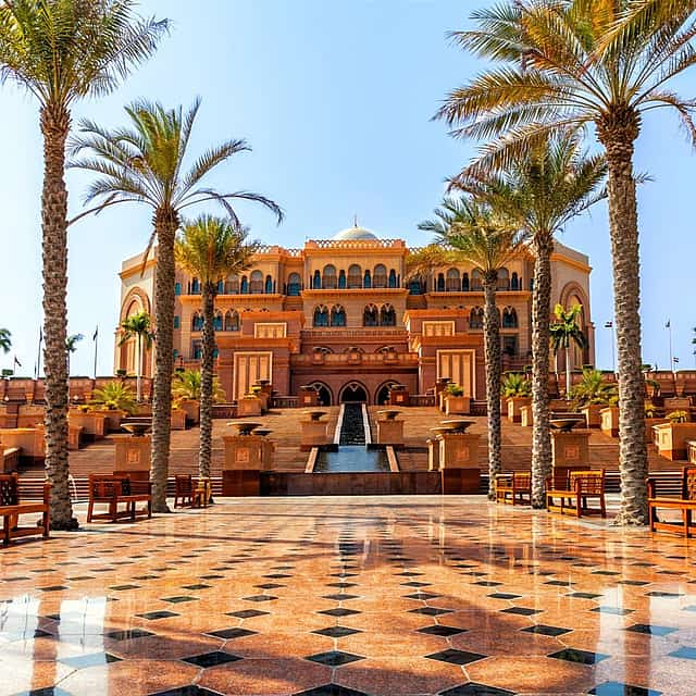 Дубай – Абу-Даби: Большая мечеть, отель Emirates Palace и набережная Корниш