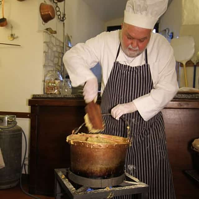 Cooking experience in the heart of Abruzzo: learn to do "La polenta rognosa" in Pettorano sul Gizio