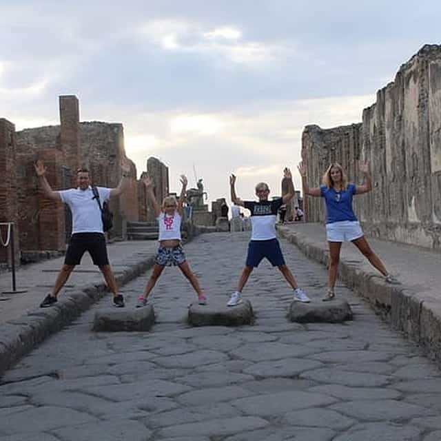 Pompeii tour and wine tasting