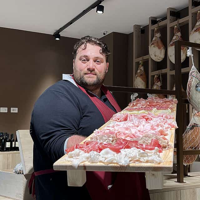 Der Geschmack der Emilia-Romagna: Parmigiano, Prosciutto und Balsamico-Essig aus Modena
