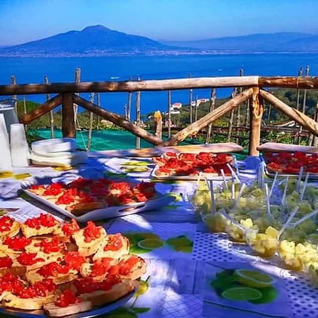 Discover Sorrento with food tasting and walking Tour