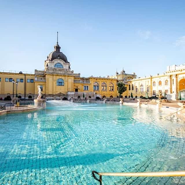 Budapest: Széchenyi Thermal Bath Fast-Track Entry with Locker