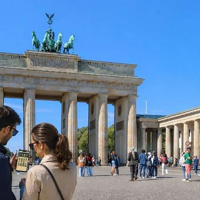 Búsqueda del tesoro y puntos destacados de Berlín Recorrido a pie autoguiado