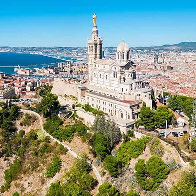Privattransfer von Nizza nach Marseille, 4-stündiger Zwischenstopp in Cannes