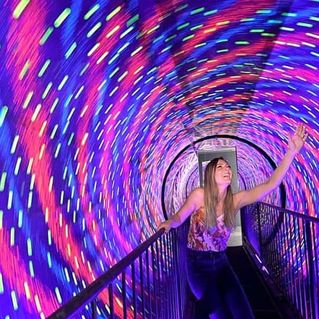 Private Tour in Museum of Illusions and Eiffel Summit