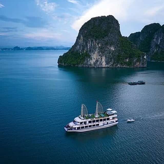 Halong Bay Day Cruise: Jacuzzi, Lunch, Cave, Kayak & Sunset Party