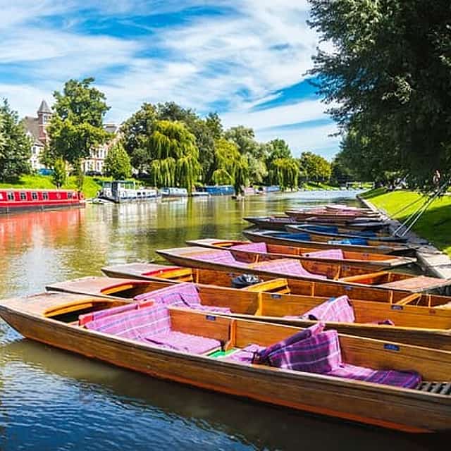Cambridge Scavenger Hunt & Highlights Self-Guided Walking Tour
