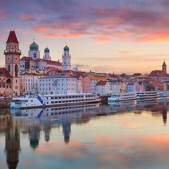 Prague to Passau Private 1-Way Transfer with a Sightseeing Stop