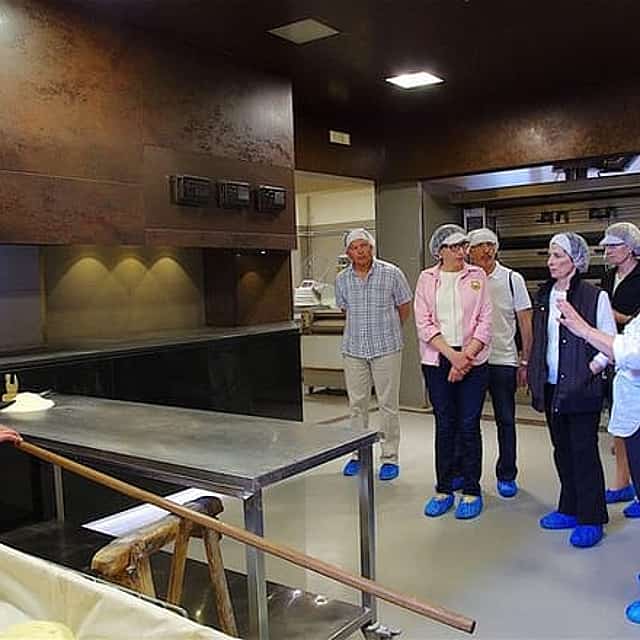 Bread-making workshop in Matera with tasting & wine
