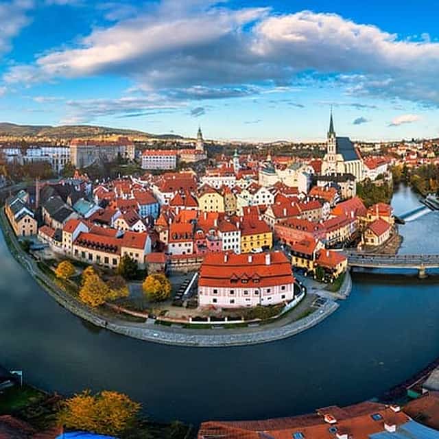 Transfer from Prague to Cesky Krumlov with 2h in Hluboka