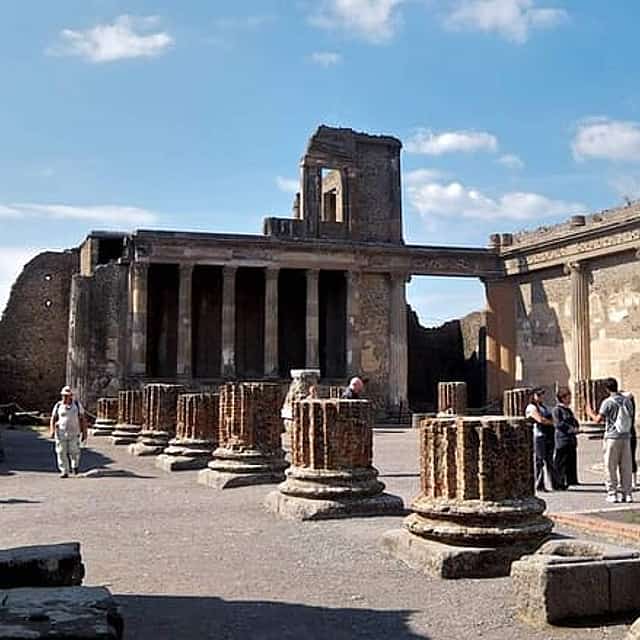 Tour in the Archaeological Park of Pompeii from Naples