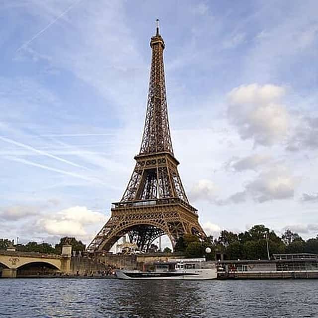 Paris Private trip with Eiffel Tower, Seine Cruise and professional photoshoot