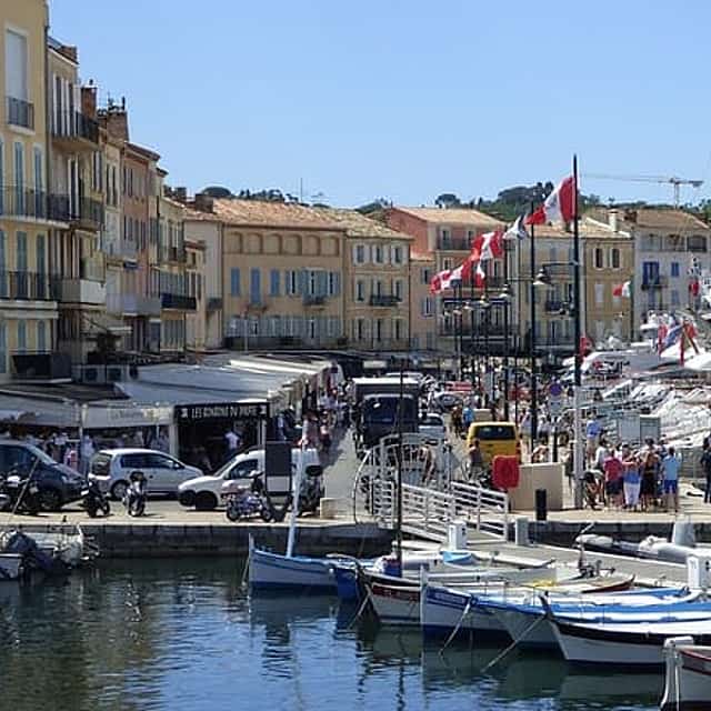 Prywatny transfer Marsylia do Saint Tropez z 2-godzinnym postojem w Tulonie