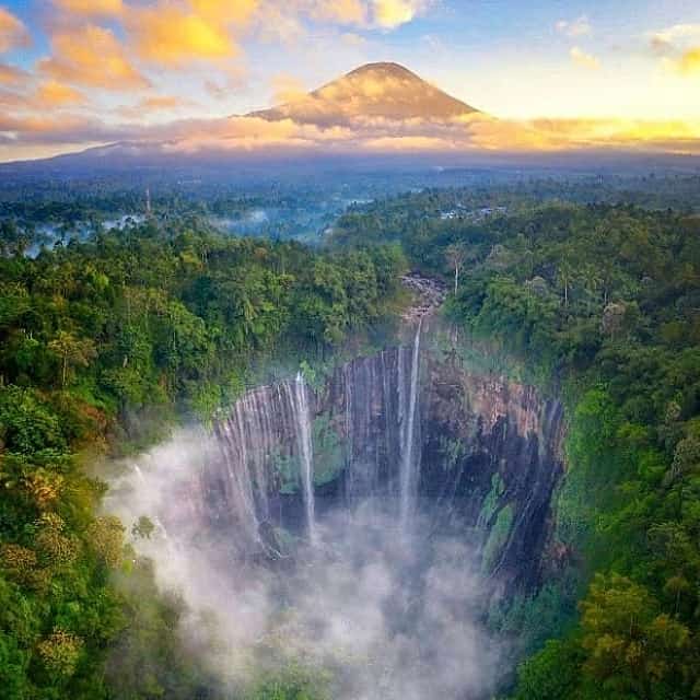 Tour de 2 días: Increíble amanecer en el Bromo + Cascada Tumpaksewu
