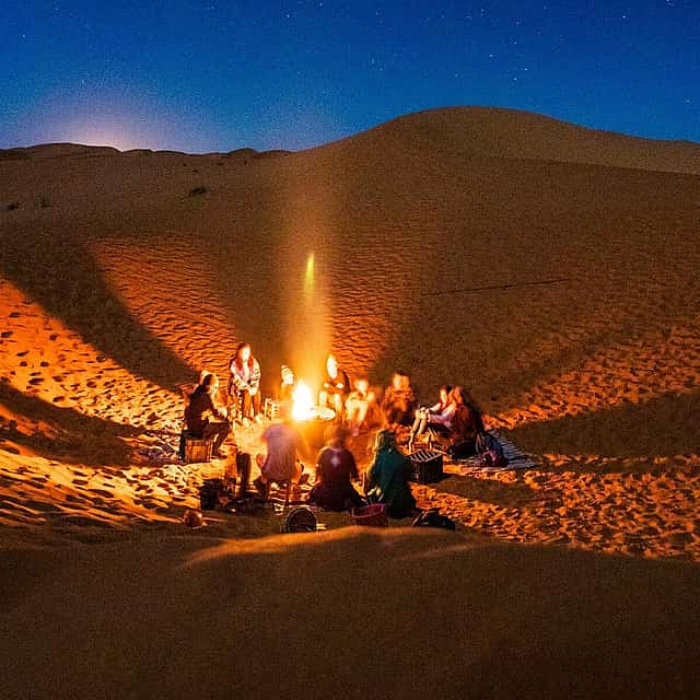 Liwa Přenocování v pouštní safari
