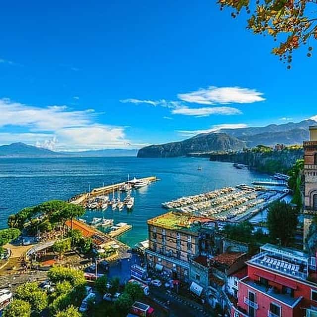 Sorrento, Pompei & Wine-Tasting: walk, visit & drink (8hour tour)