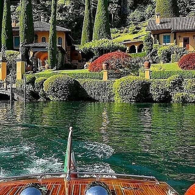 Lake Como and Bellagio Bliss Full Day Trip with Panoramic Cruise
