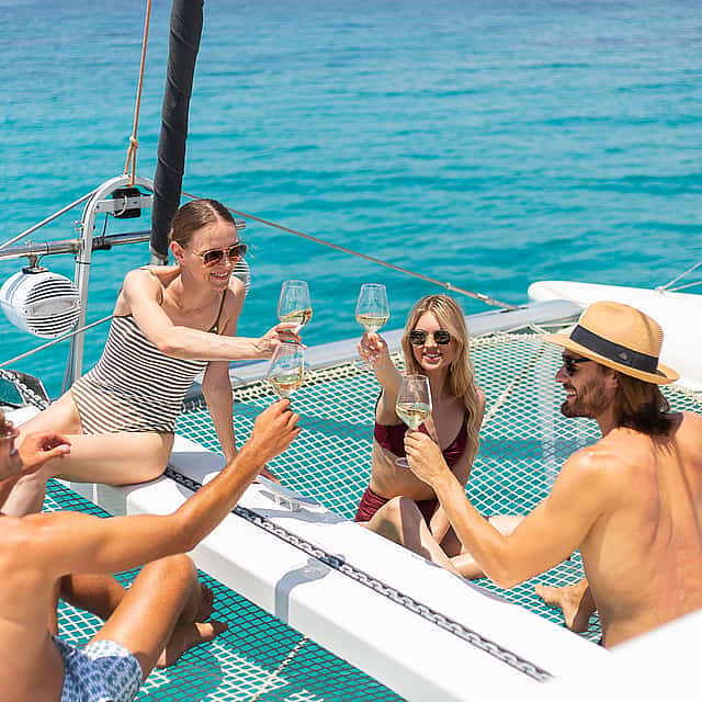 Athen Katamaran-Kreuzfahrt mit griechischer Küche & kostenlosen Hoteltransfers
