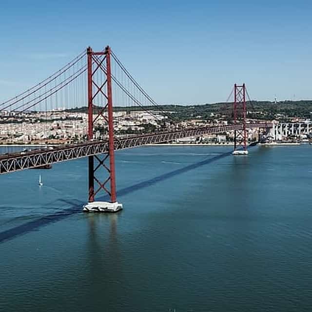 Albufeira to Lisbon Private Transfer with 2 Sightseeing Stops