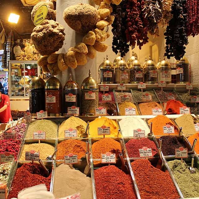 Halbtägige Istanbul Bosporus Morgen Tour mit Besuch des Gewürzmarktes