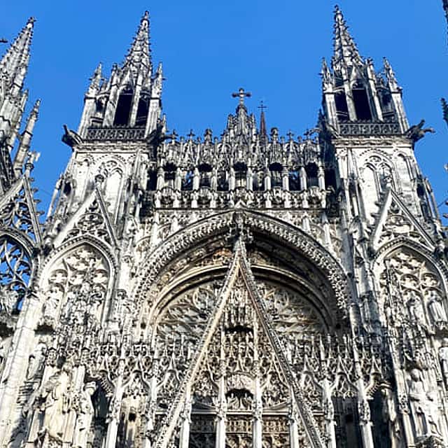 Private Rouen Giverny Trip from Paris with Michelin Lunch.