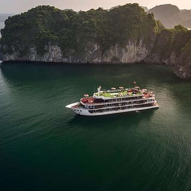 Luxury 5 Star Cruise 2 Days 1 Night Tour in Ha Long Bay-Lan Ha Bay