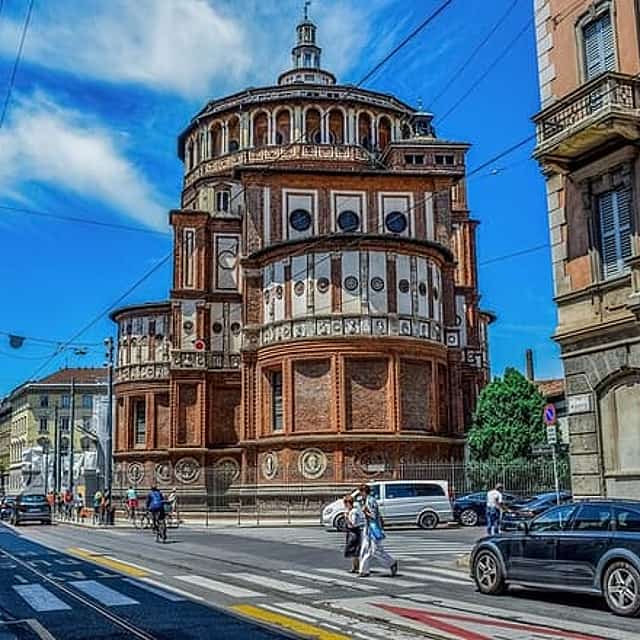 Private Transfer From Genoa To Milan With a 2 Hour Stop in Pavia