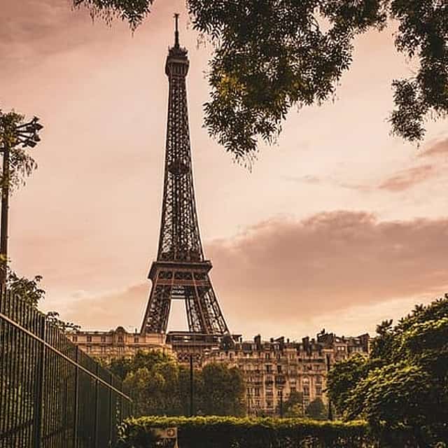 10 Hours Paris Tour with Seine River Dinner Cruise and Hotel pick up
