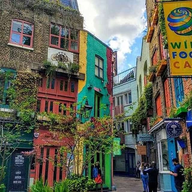 LGBTQ Detective Mystery Outdoor Escape Game in London