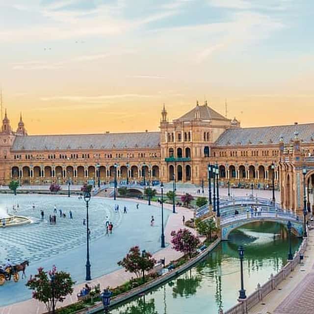 Private Transfer from Lisbon to Seville with 2 hours for sightseeing