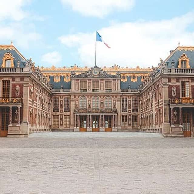 VIP Open Deck Bus Experience in Paris with Cruise and Versailles