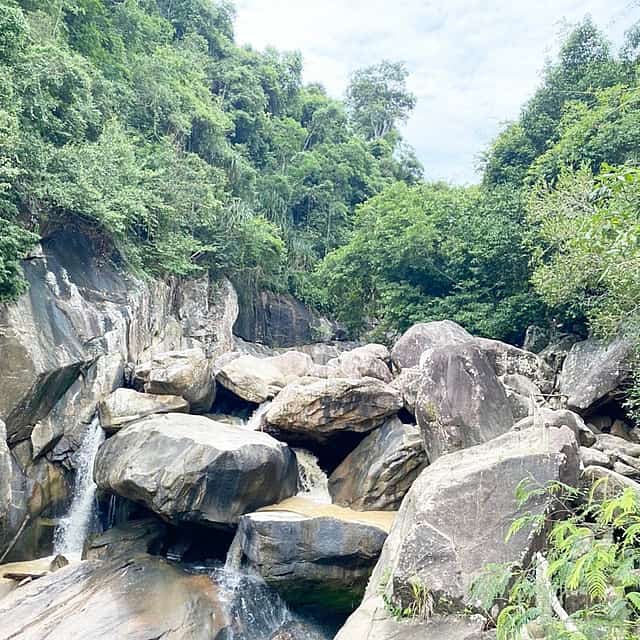 Explora la ciudad de Nha Trang y la cascada Ba Ho.