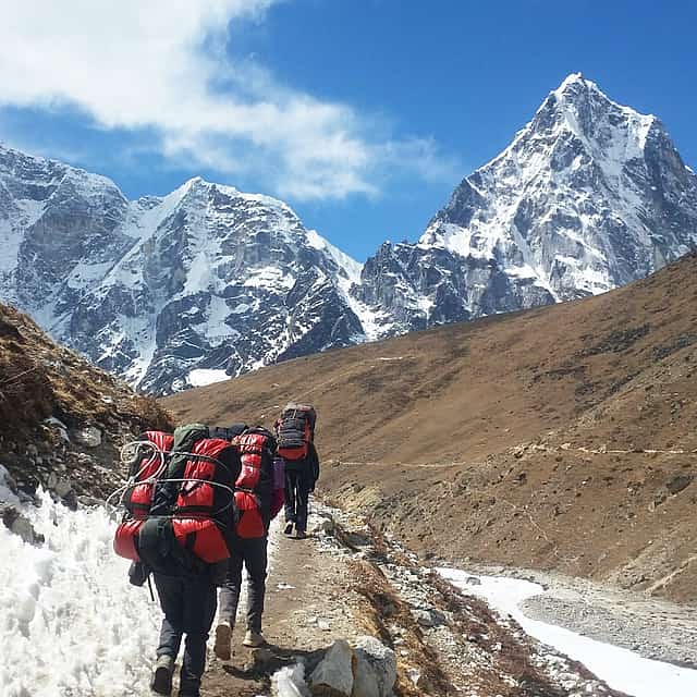 Tour de 14 dias saindo de Katmandu: Trekking em Grupo ao Acampamento Base do Everest
