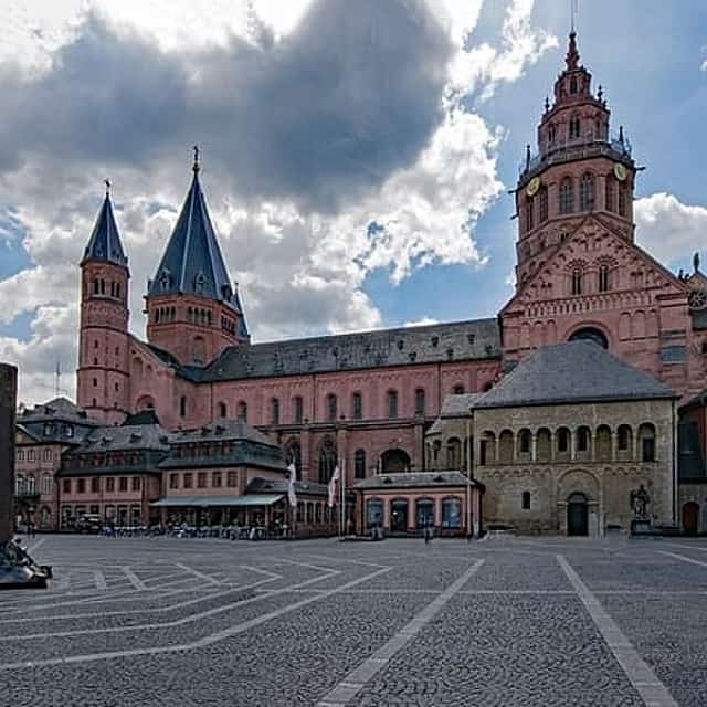 Private Transfer From Prague to Mainz With a 2 Hour Stop