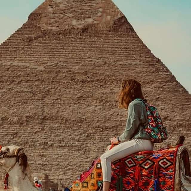 Giza Pyramids, Old Egyptian Museum and Bazaar Private Tour